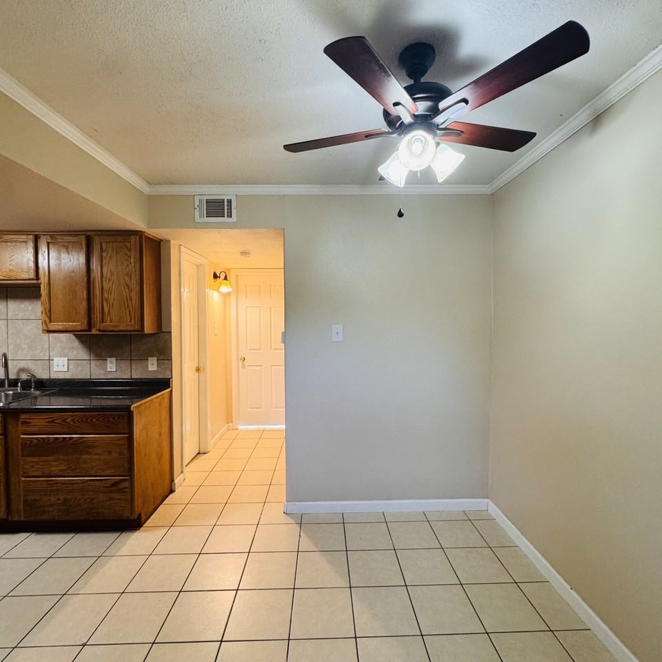 1924 Avenue H - Photo 5 of 13