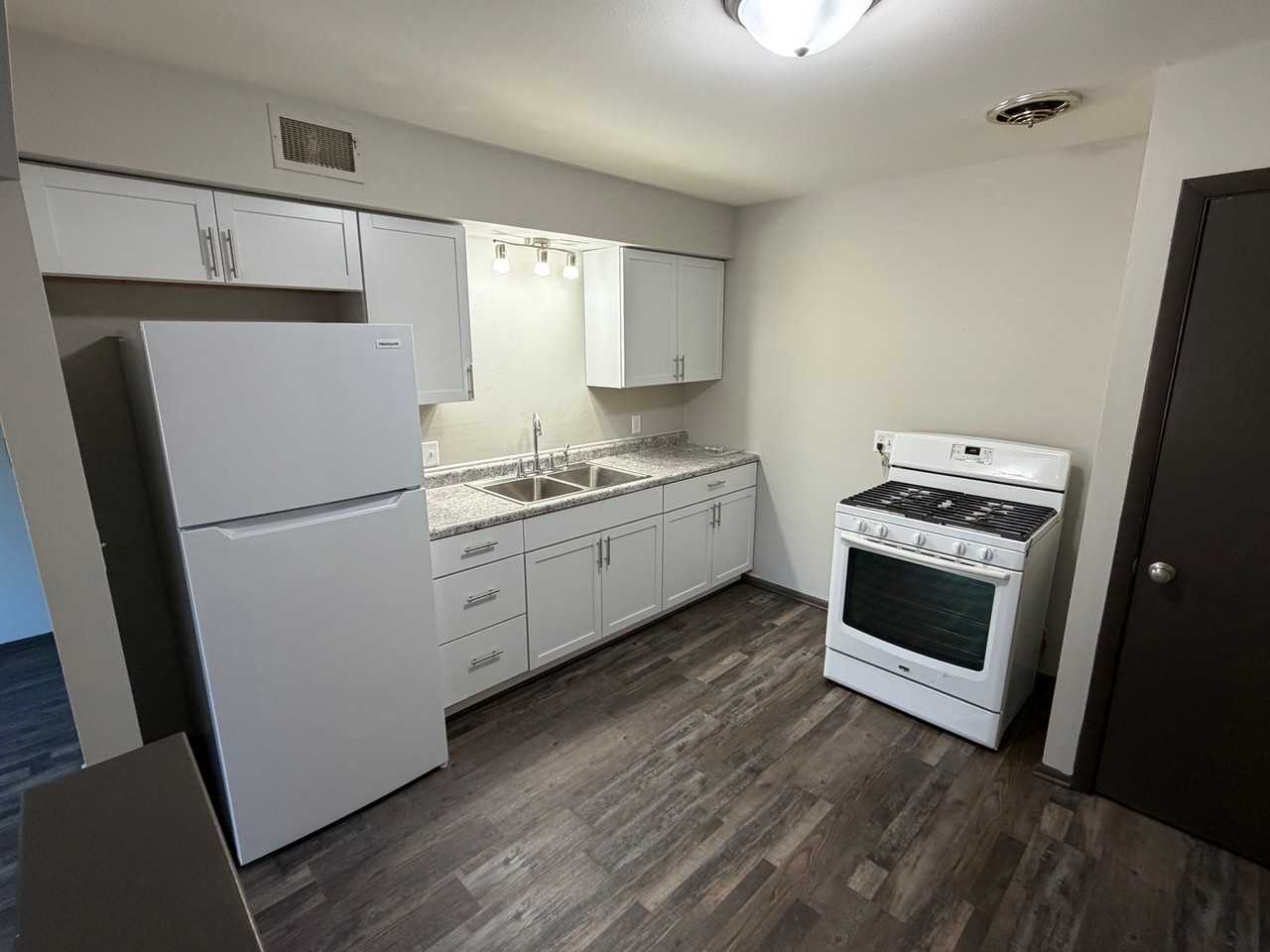 828 East Milwaukee Street - Photo 4 of 8