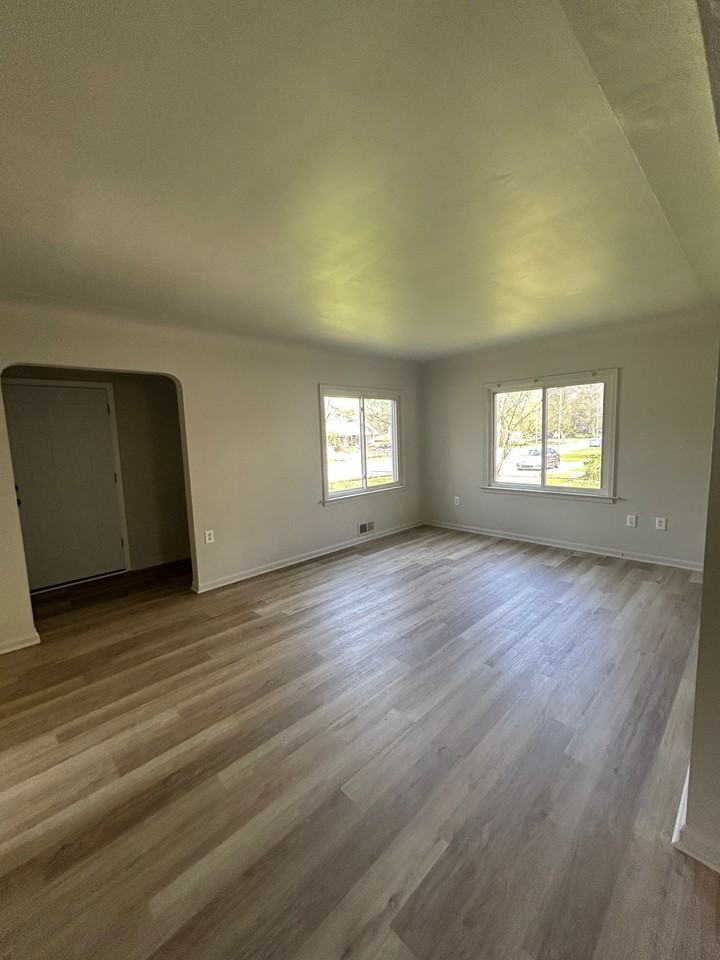 834 North Leroy Street - Photo 4 of 6