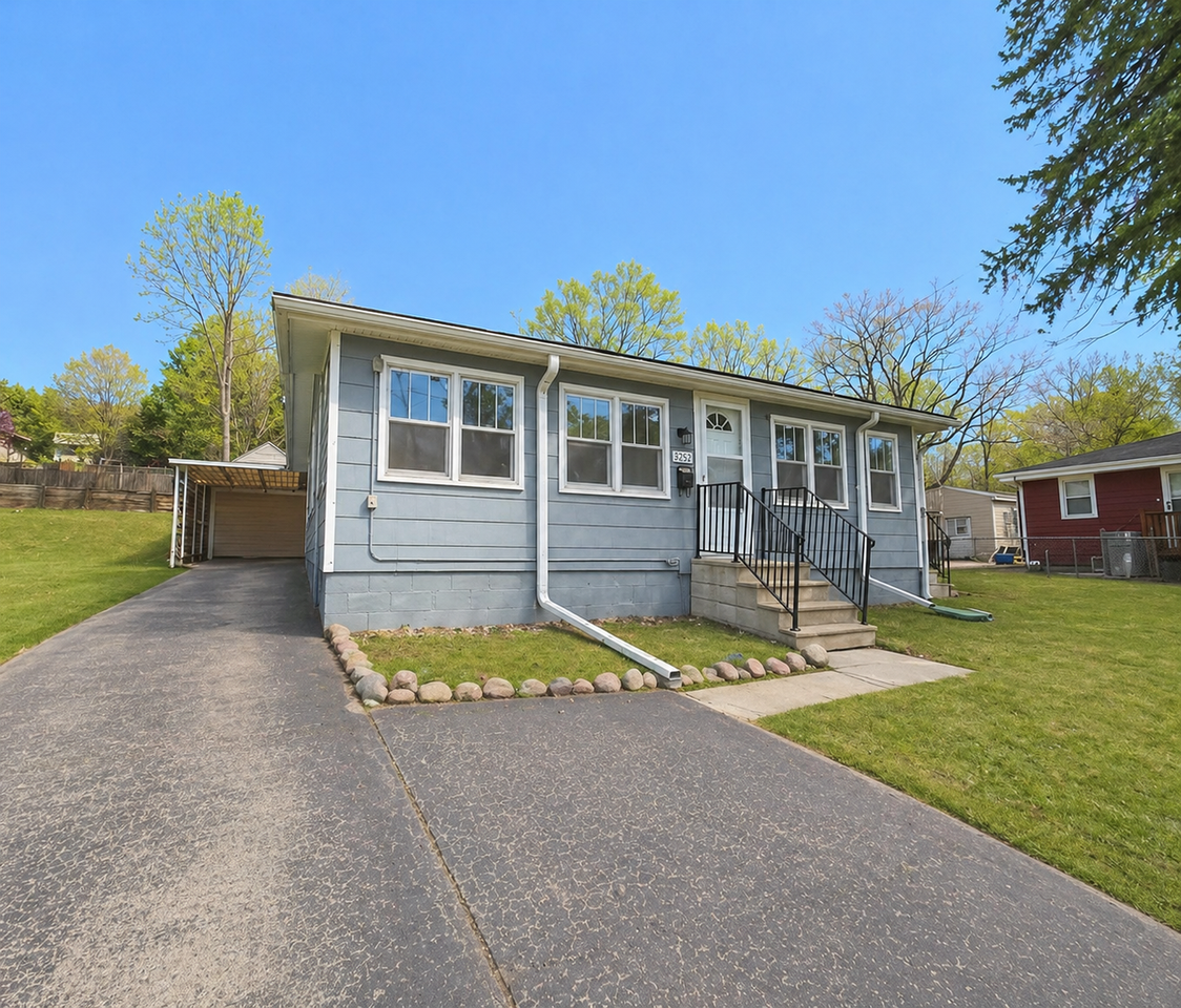 3252 Dubuque Ave - Photo 2 of 20