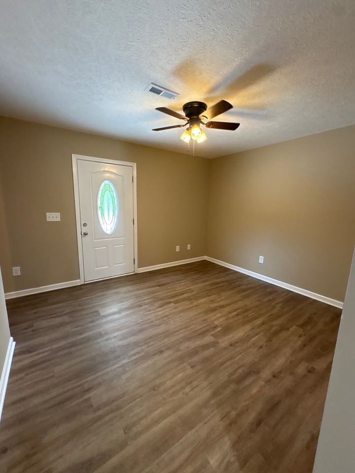 517 Weaver St - Photo 4 of 25