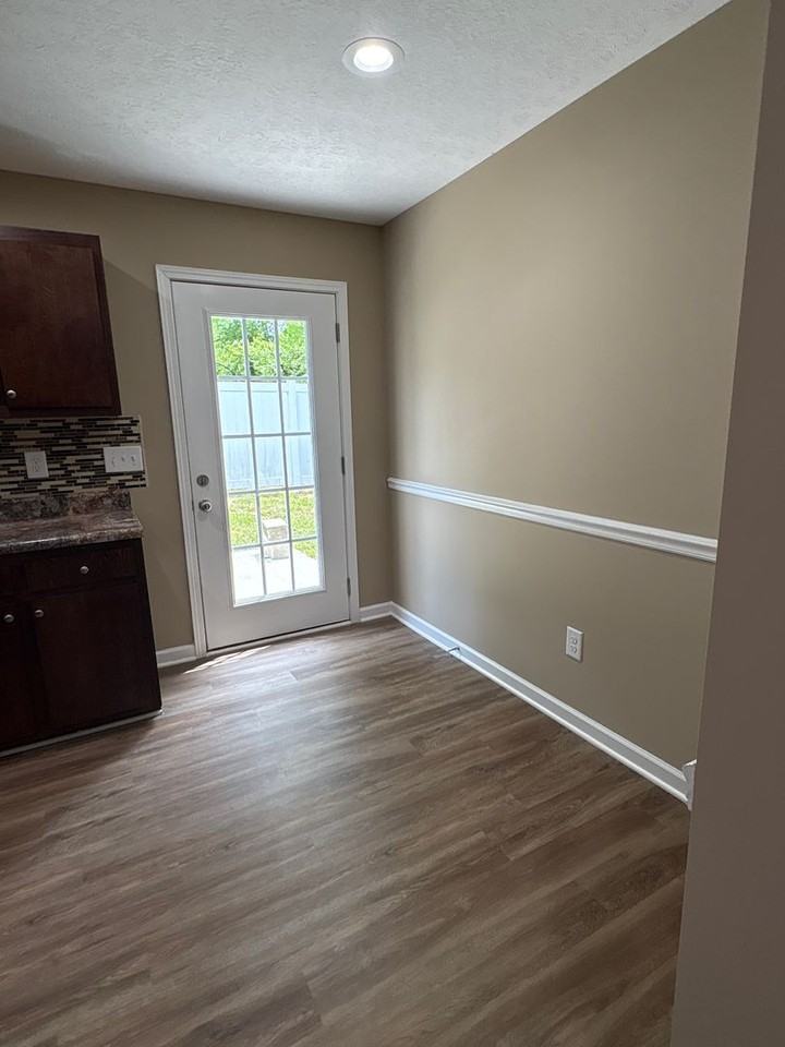 517 Weaver St - Photo 6 of 25