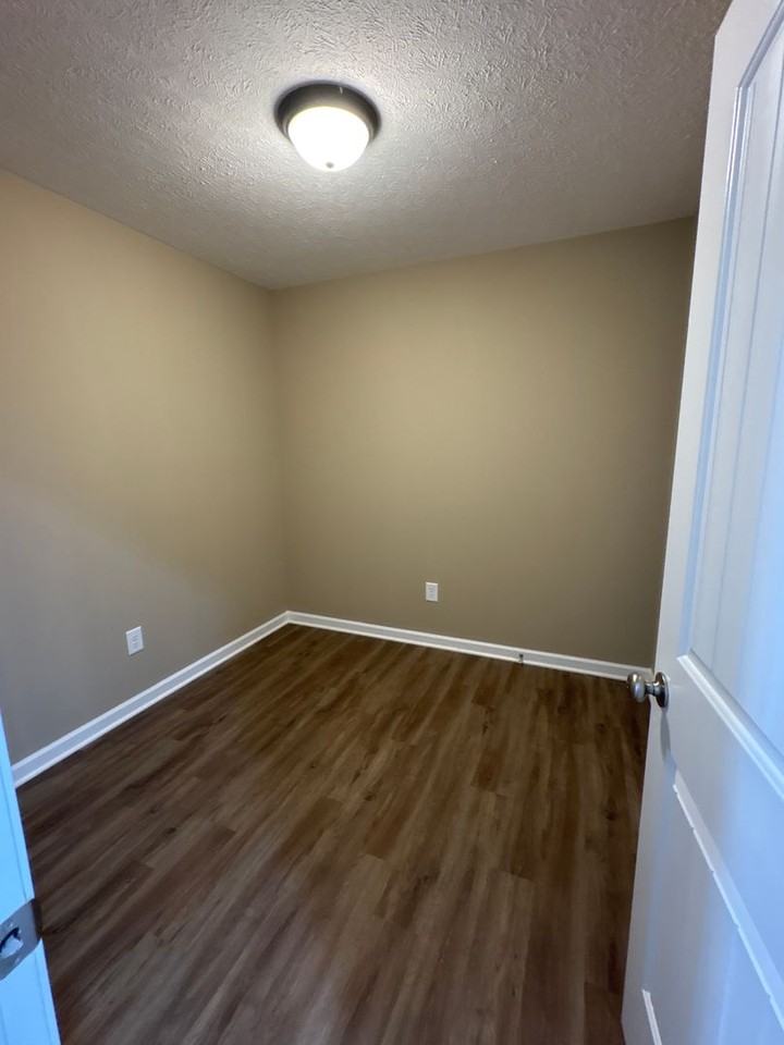 517 Weaver St - Photo 5 of 26