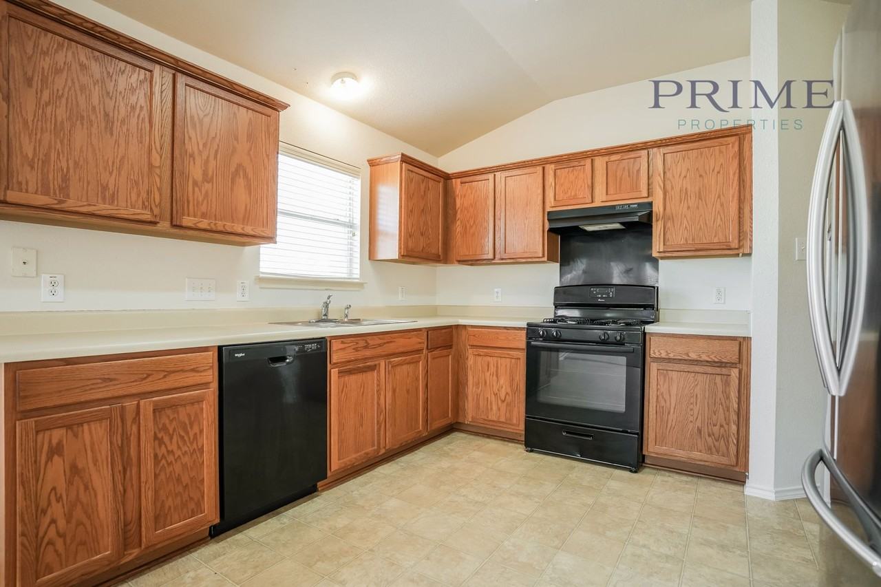 813 Middle Brook Dr - Photo 4 of 12