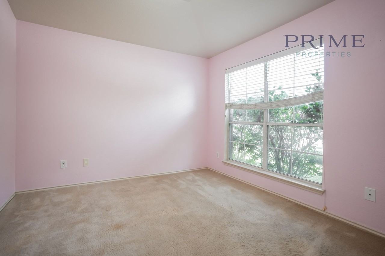 813 Middle Brook Dr - Photo 5 of 12