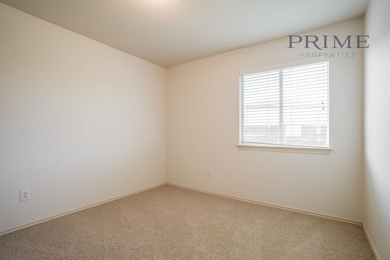 813 Middle Brook Dr - Photo 7 of 12