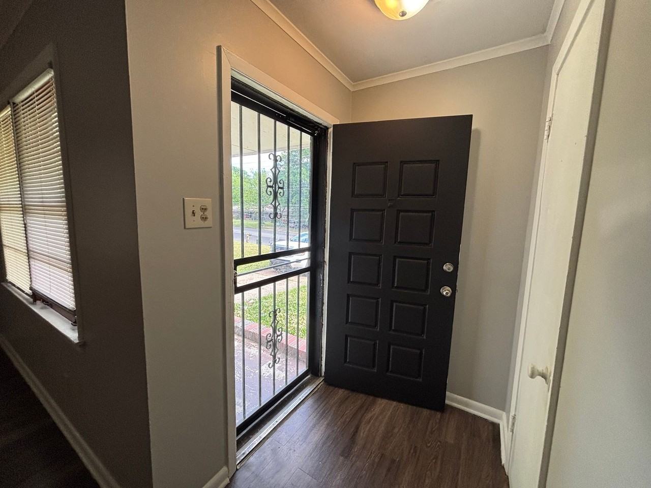 2160 Saint Elmo Ave - Photo 4 of 23