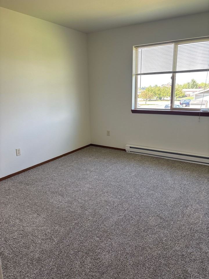402-408 W Shore - Photo 2 of 4