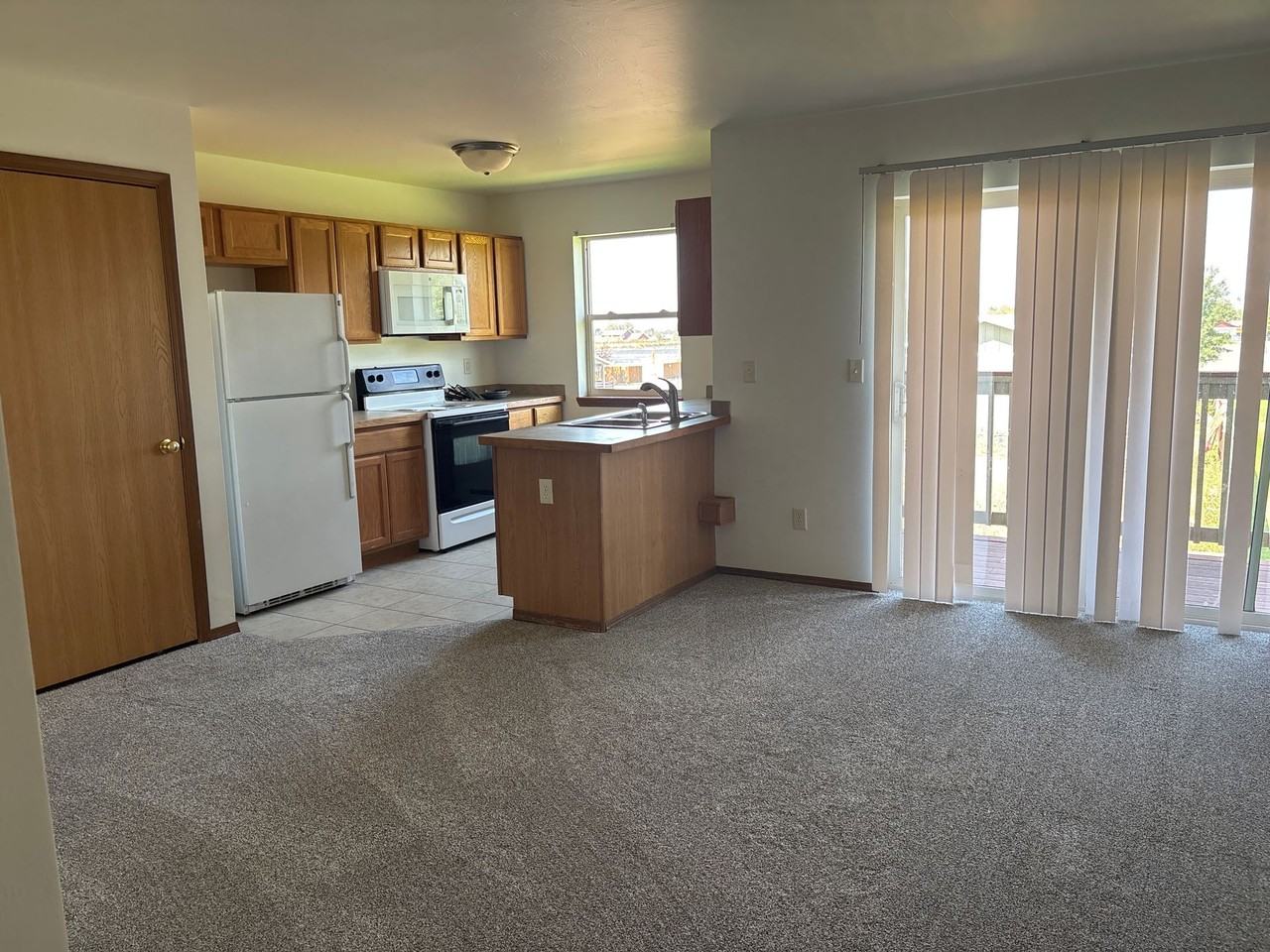402-408 W Shore - Photo 3 of 4