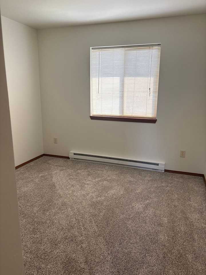 402-408 W Shore - Photo 4 of 4