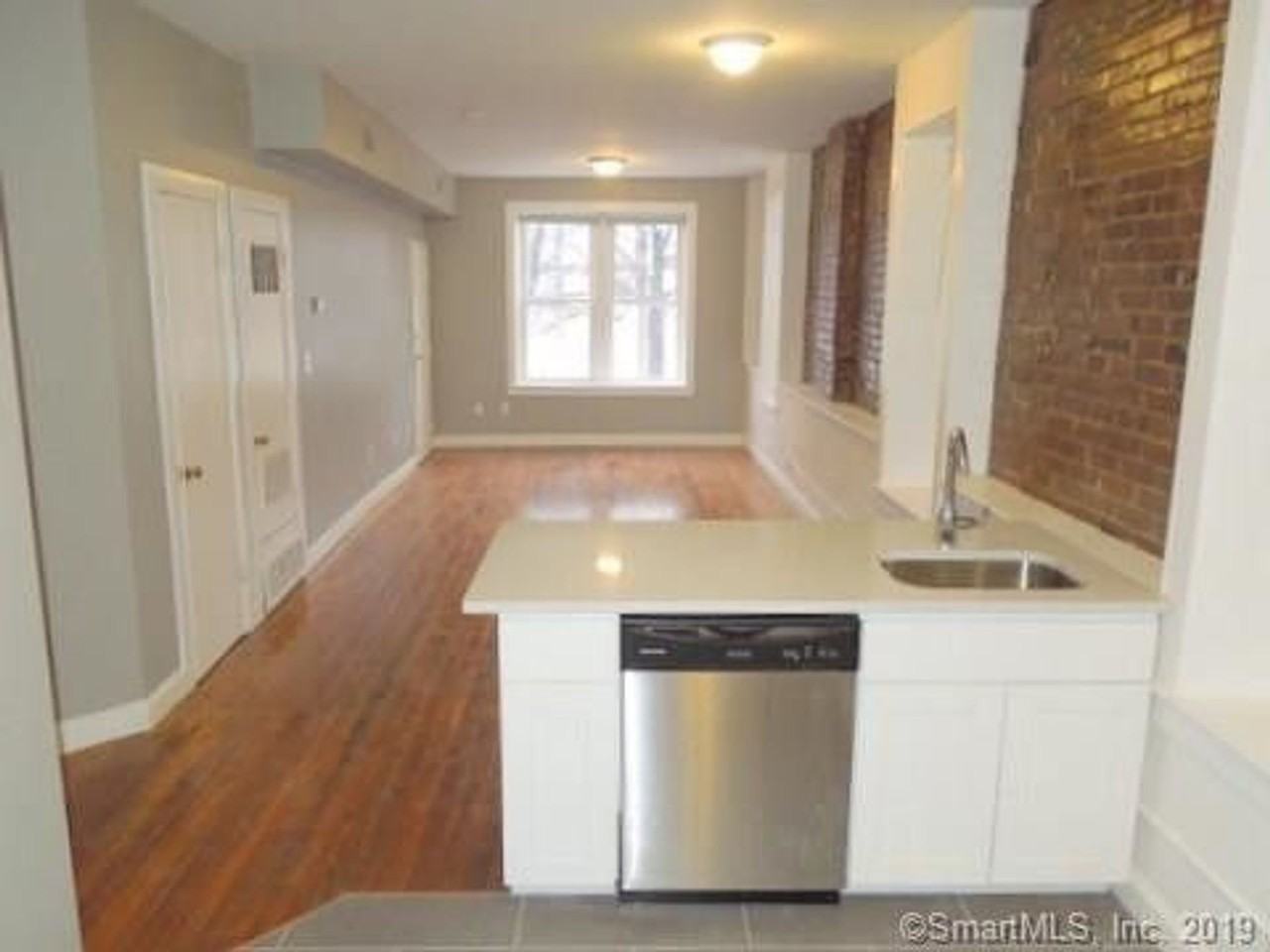 588 East St - Photo 2 of 6