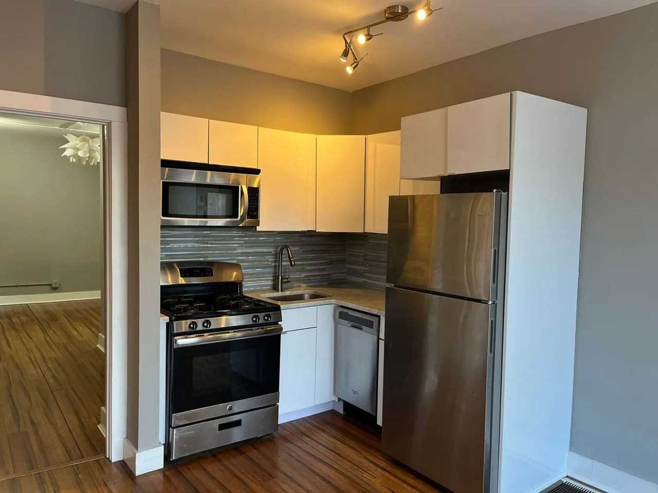 588 East St - Photo 4 of 6