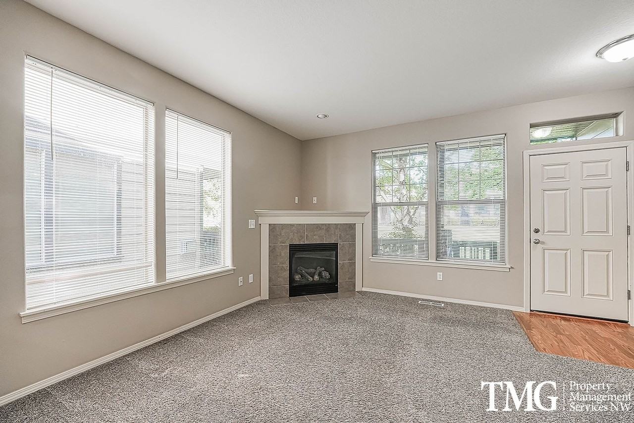 1491 Ne Lockheart Ln - Photo 3 of 29