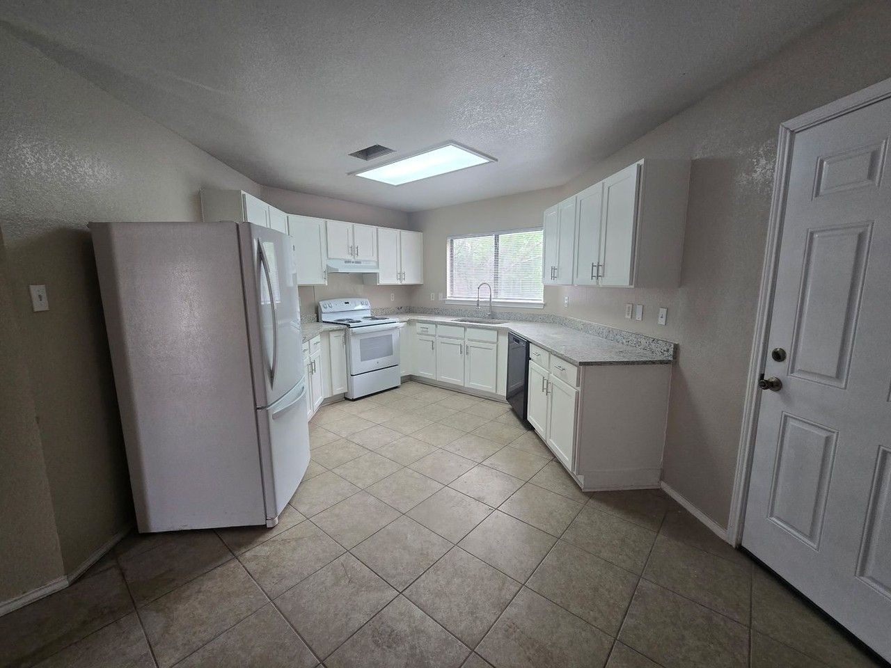 86 Mclennan Oak - Photo 7 of 16