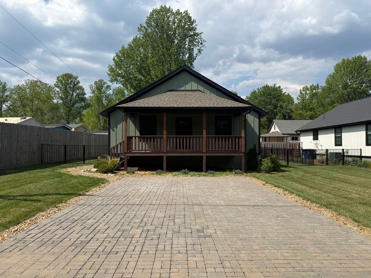 88 Atkins Dr - Photo 2 of 19
