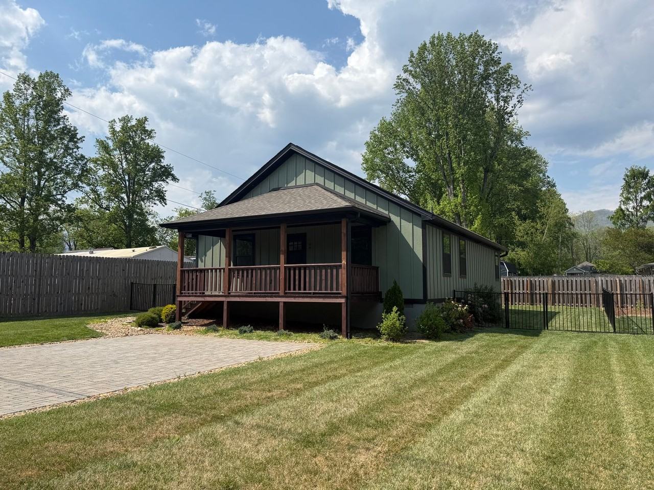 88 Atkins Dr - Photo 3 of 19