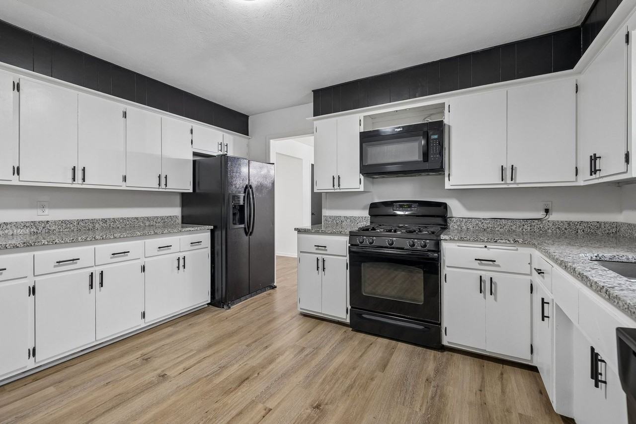 3708 Greene Ave - Photo 3 of 35