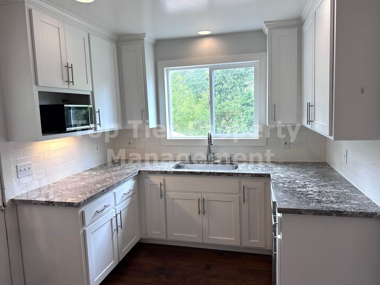 3289 Beechwood Dr - Photo 5 of 17