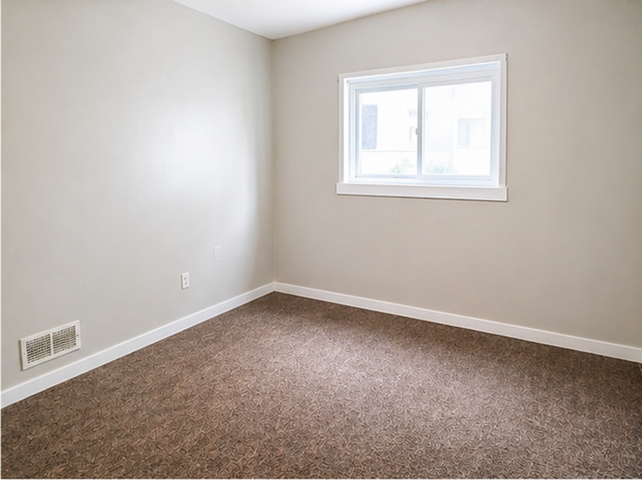 ***South Side Duplex Apartment For Rent * Pet Friendly * Walk to E. Carson St. * Available Now * Renovated *** - Photo 5 of 14