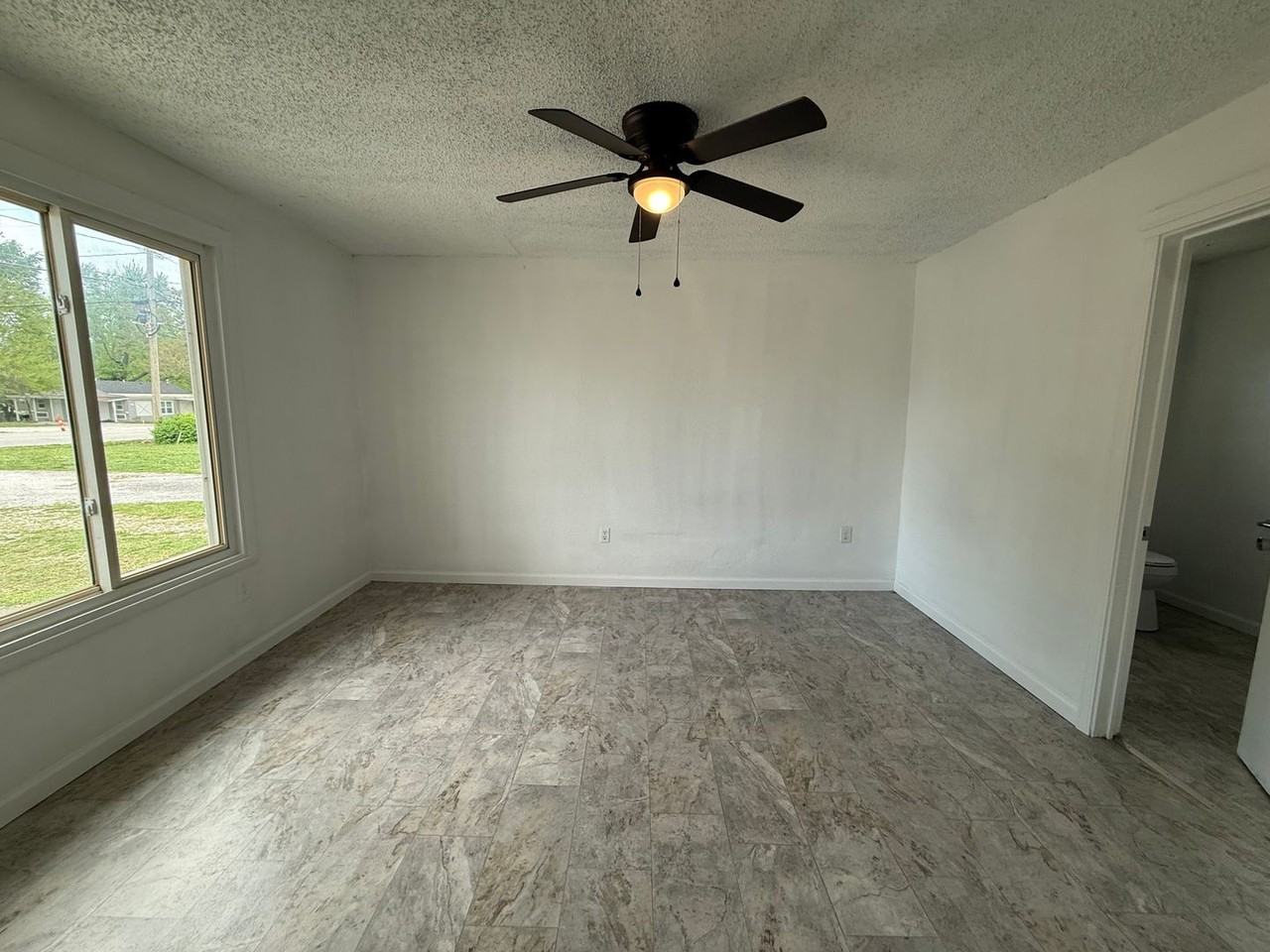 520 S Scenic Ave #101A - Photo 4 of 8