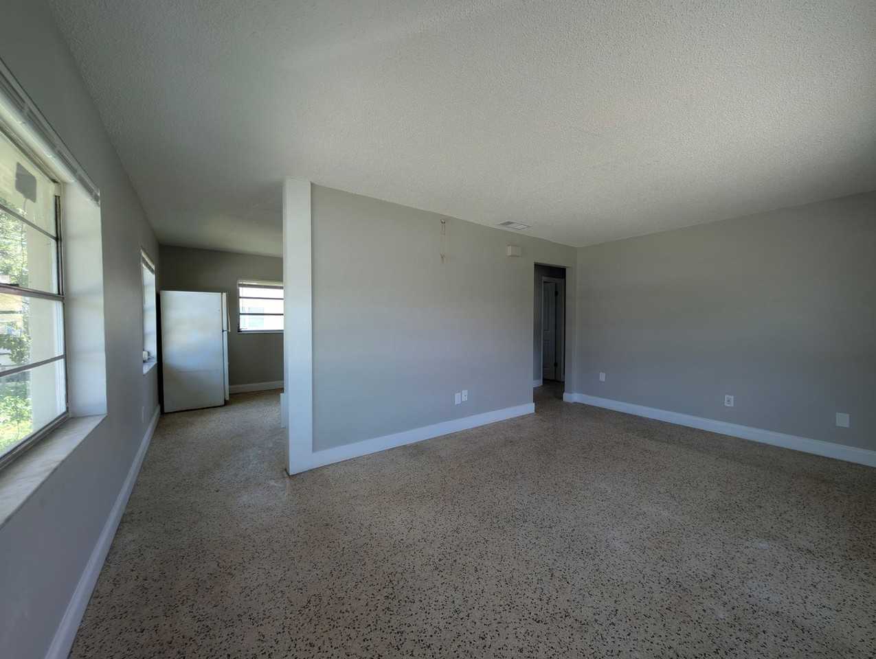 214 Fairlane Ave - Photo 4 of 15