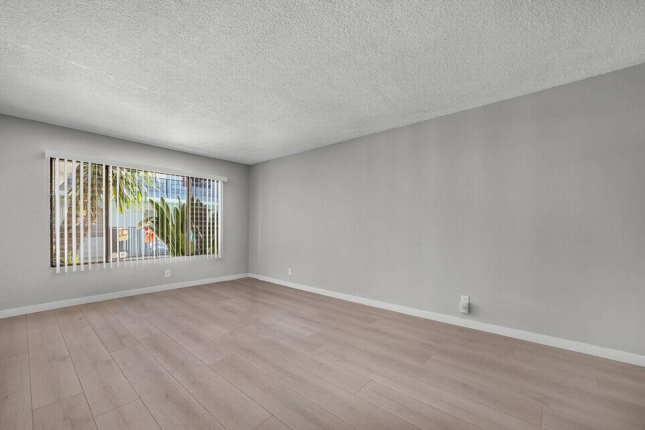 4926 August St #6 - Photo 3 of 11