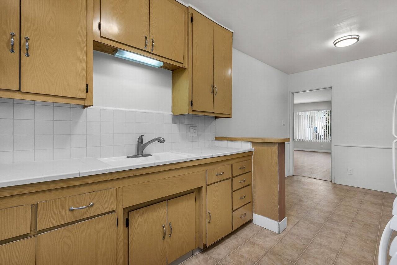 4926 August St #6 - Photo 4 of 11