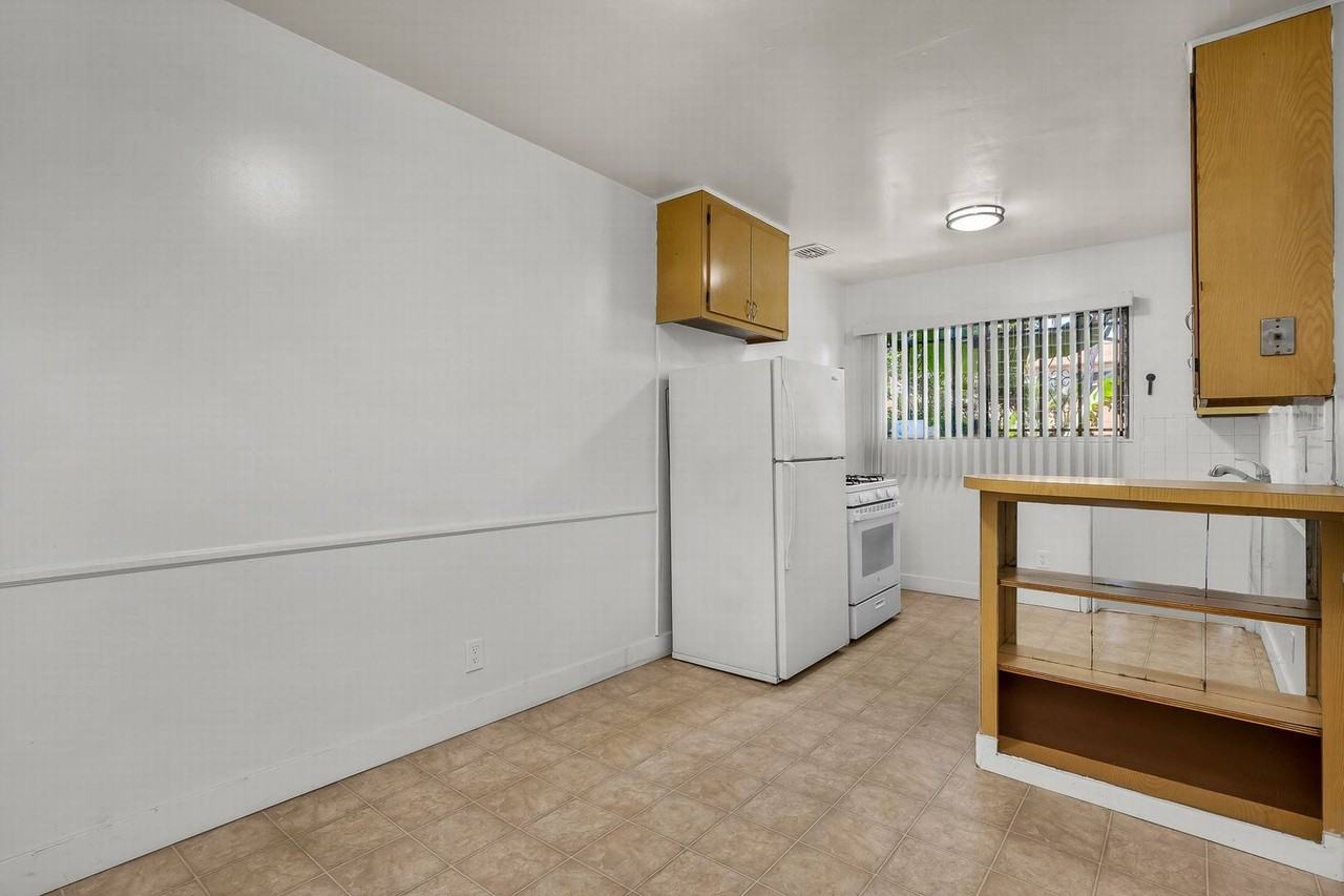 4926 August St #6 - Photo 5 of 11