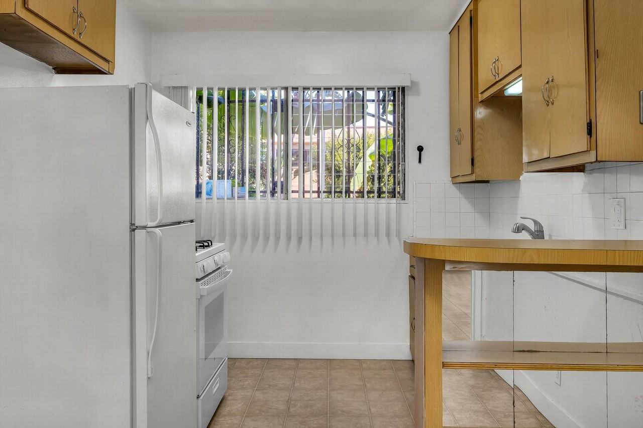 4926 August St #6 - Photo 6 of 11