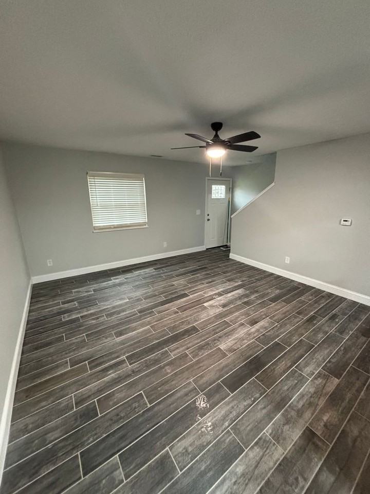 3224 Summerhill Ln - Photo 3 of 10