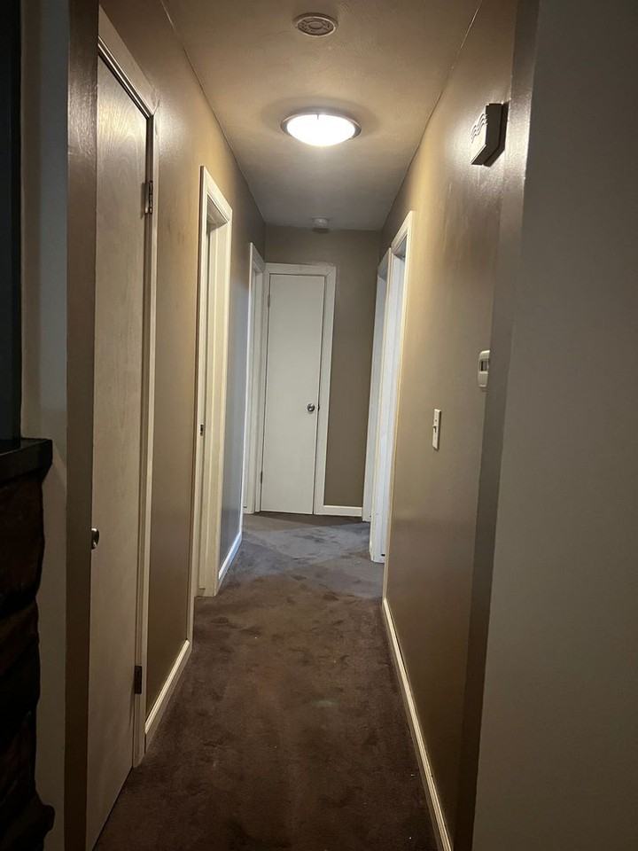 4504 S 47th St - Photo 6 of 30