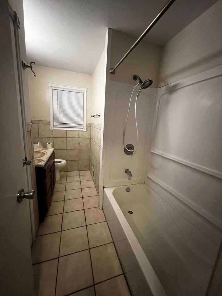 4504 S 47th St - Photo 7 of 30