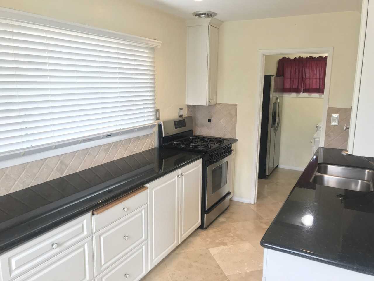 2211 Bolinas St - Photo 6 of 18