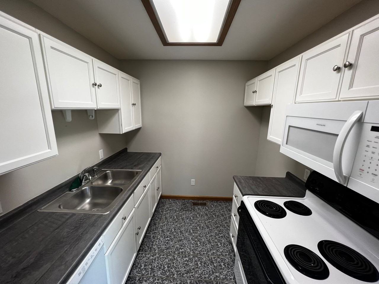 334 Hickory Dr - Photo 4 of 12