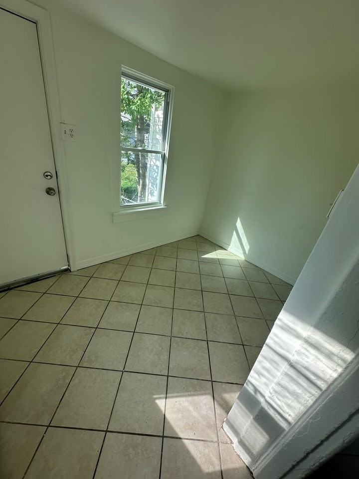 420 Valley Rd - Photo 3 of 12
