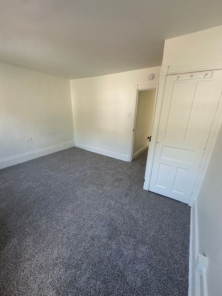 420 Valley Rd - Photo 7 of 12