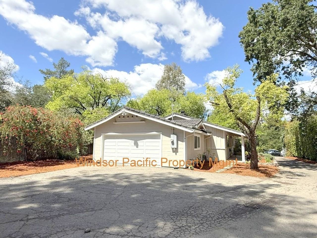 1011 Howard Hills Rd - Photo 4 of 29