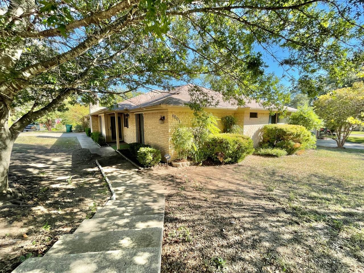 1001 Woodshadows - Photo 3 of 37