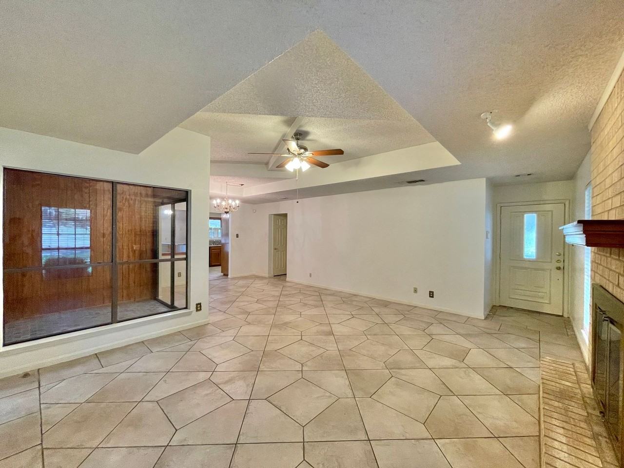 1001 Woodshadows - Photo 5 of 37