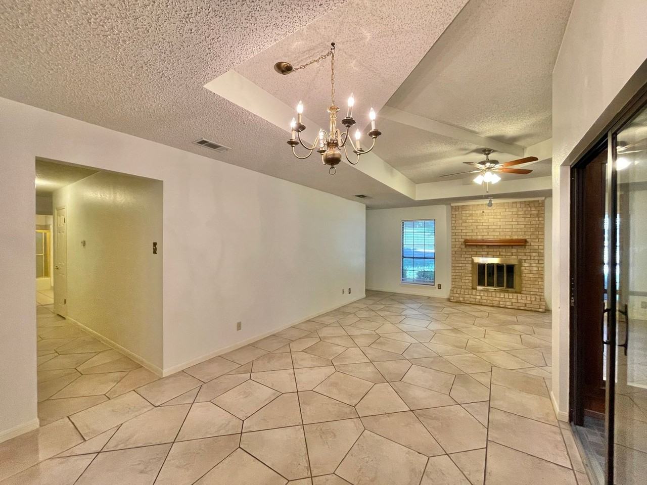 1001 Woodshadows - Photo 7 of 37