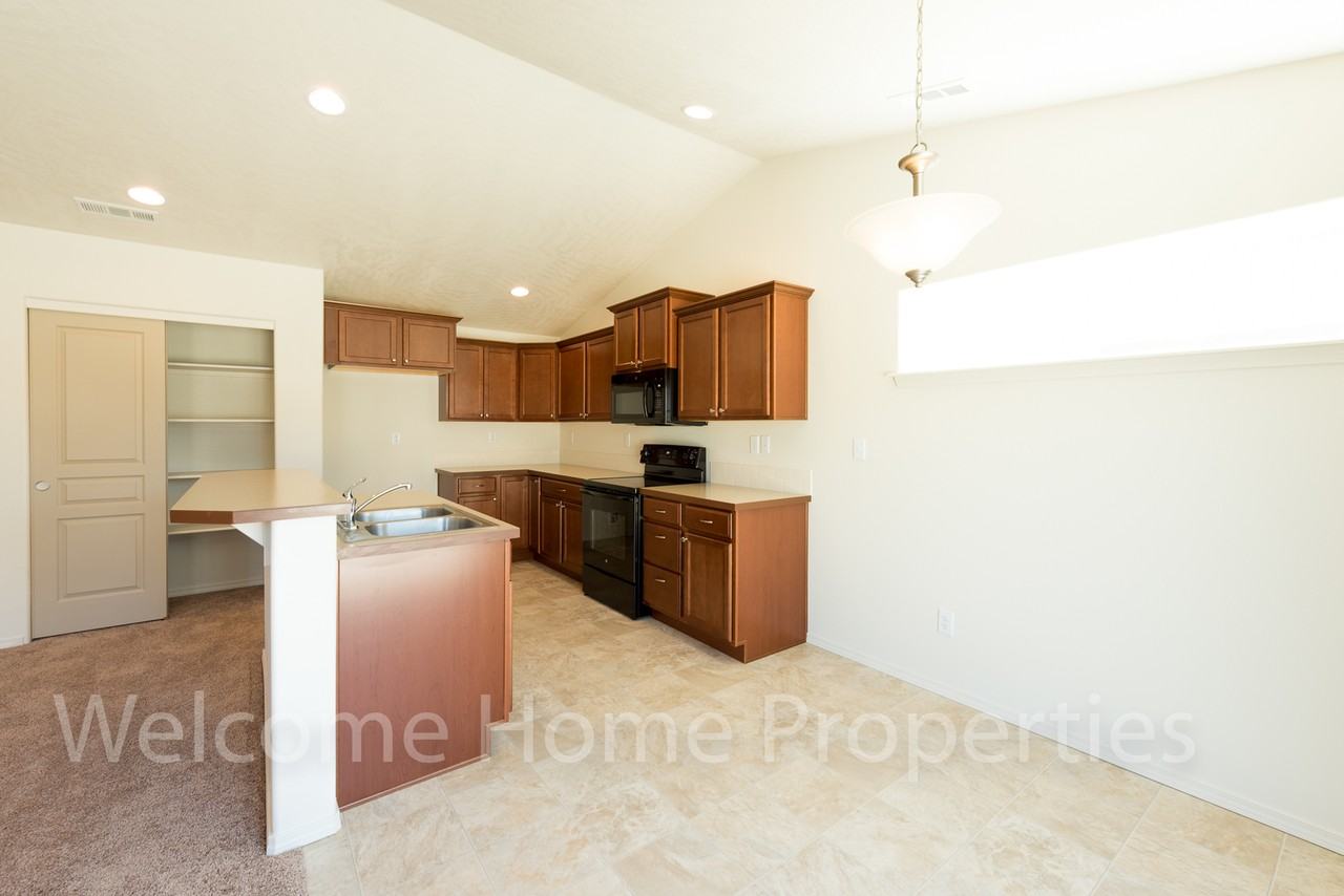 1348 Sw Julia St - Photo 4 of 18