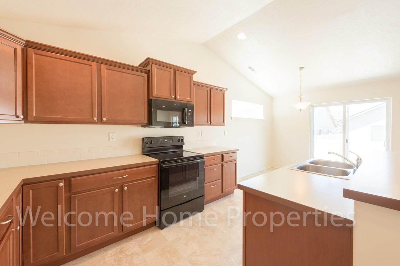 1348 Sw Julia St - Photo 5 of 18