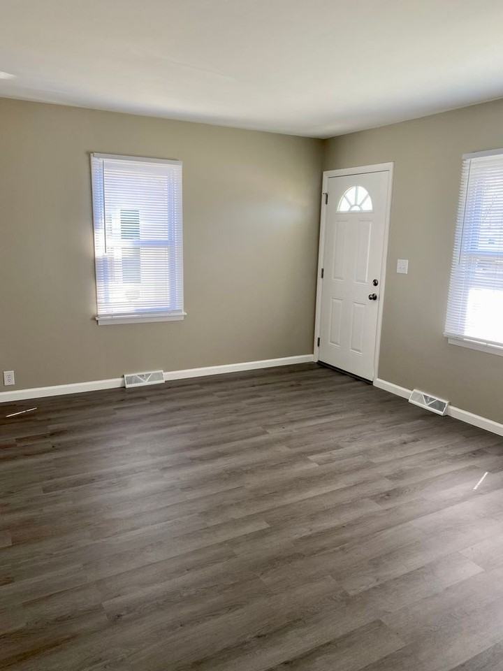 211 W County Rd - Photo 2 of 8
