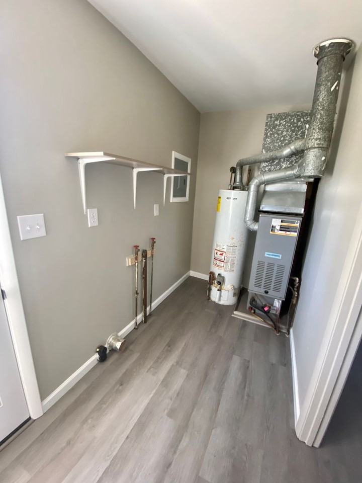 211 W County Rd - Photo 4 of 8