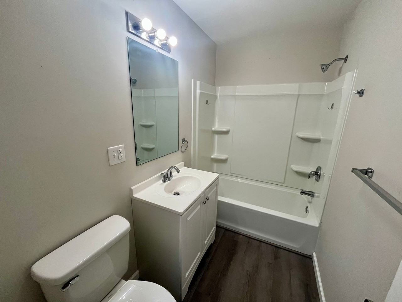 211 W County Rd - Photo 6 of 8