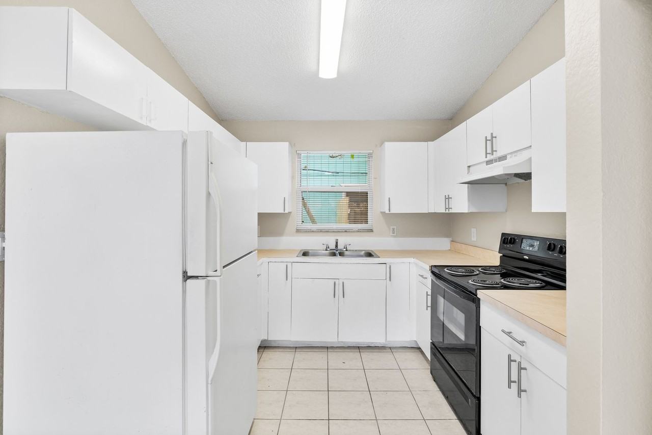 2064 2064 The Mall St - Photo 4 of 27