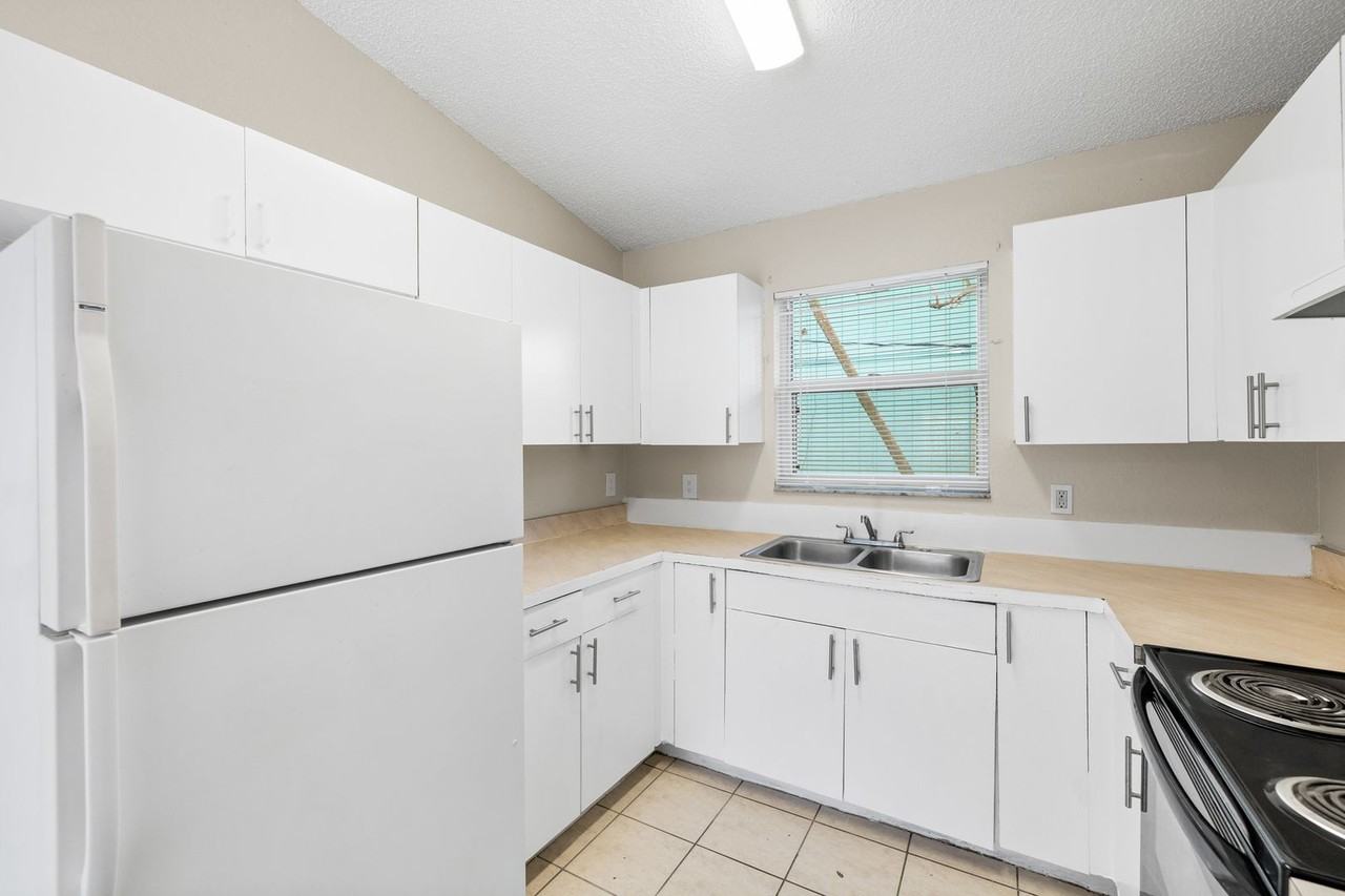 2064 2064 The Mall St - Photo 5 of 27