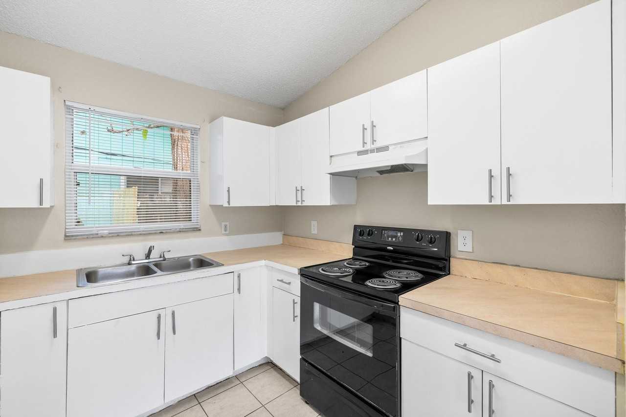 2064 2064 The Mall St - Photo 6 of 27