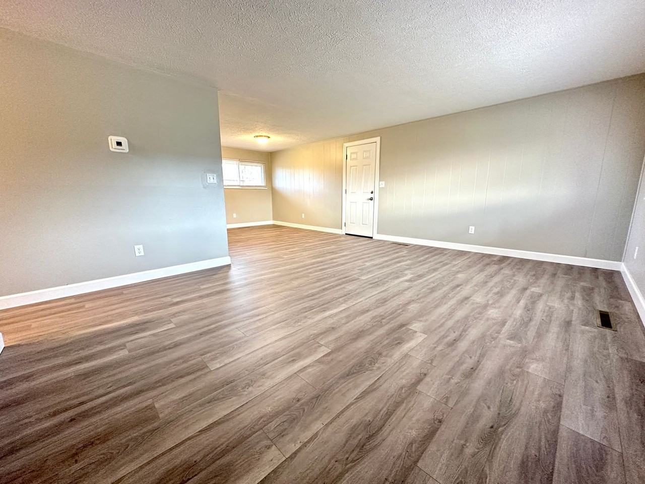 401 Orangewood Dr - Photo 2 of 18