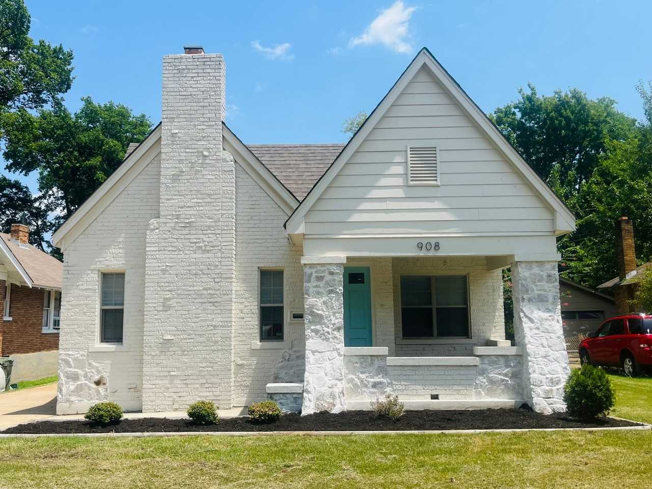 908 Maury St - Photo 2 of 31